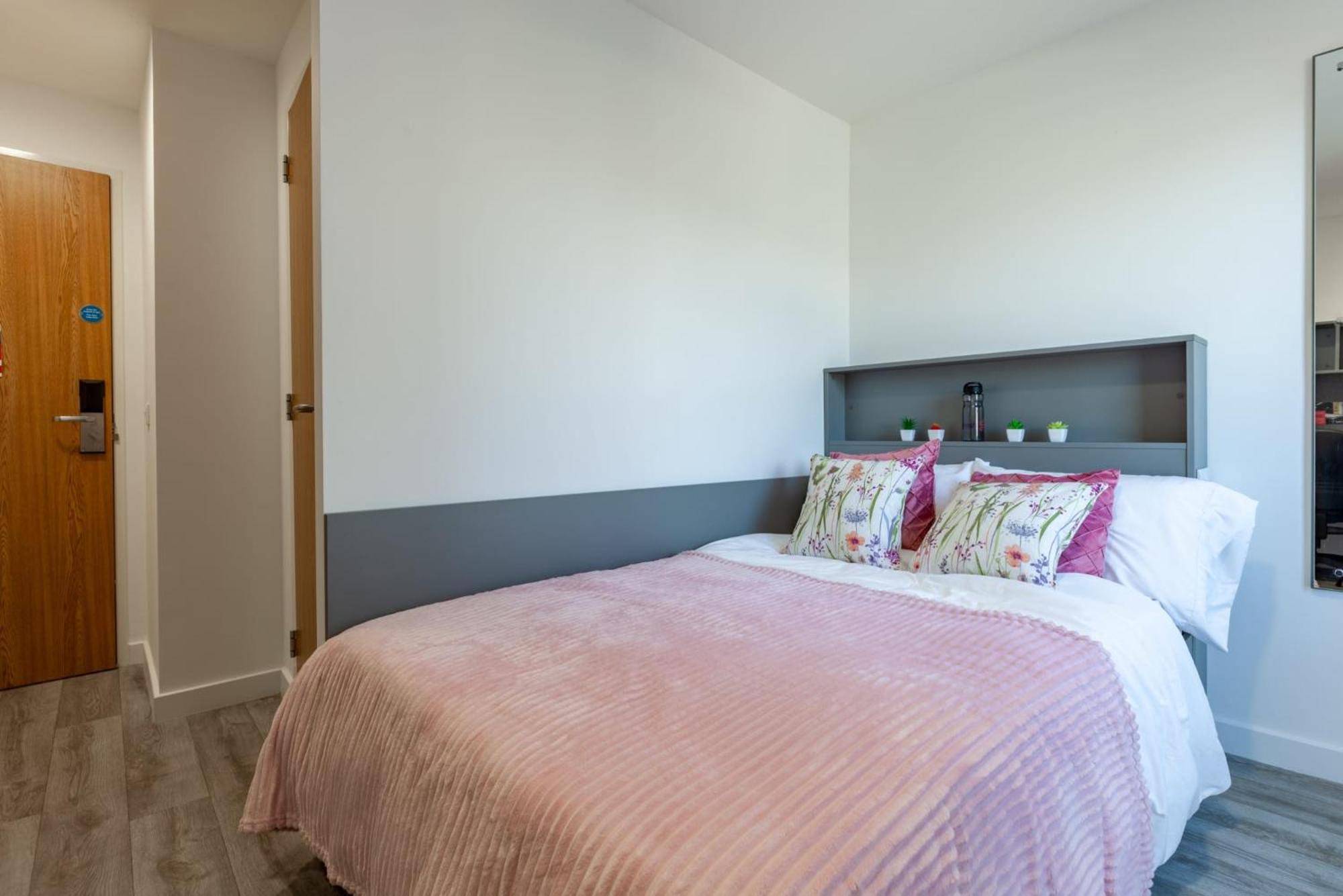 Apartment For Students Only Cosy And Private Ensuites At Oldway Centre In
